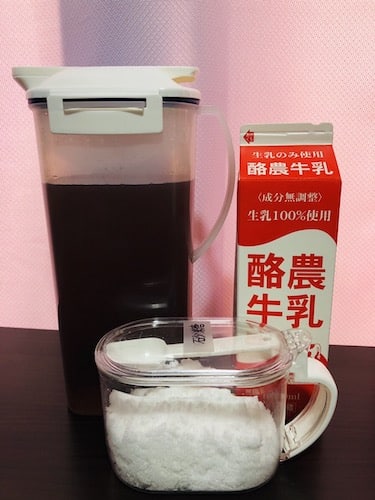 麦茶＋砂糖＋ミルクのコーヒー牛乳の準備