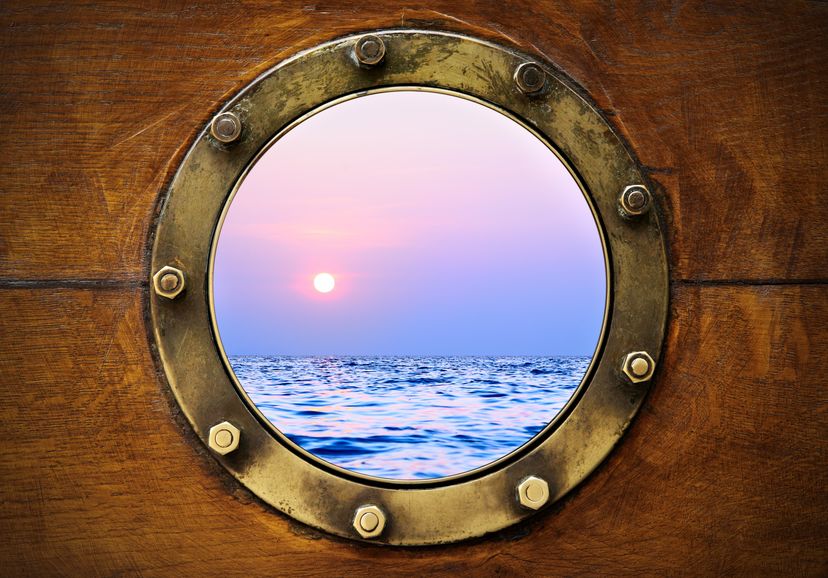 船の窓が丸い理由に関する雑学