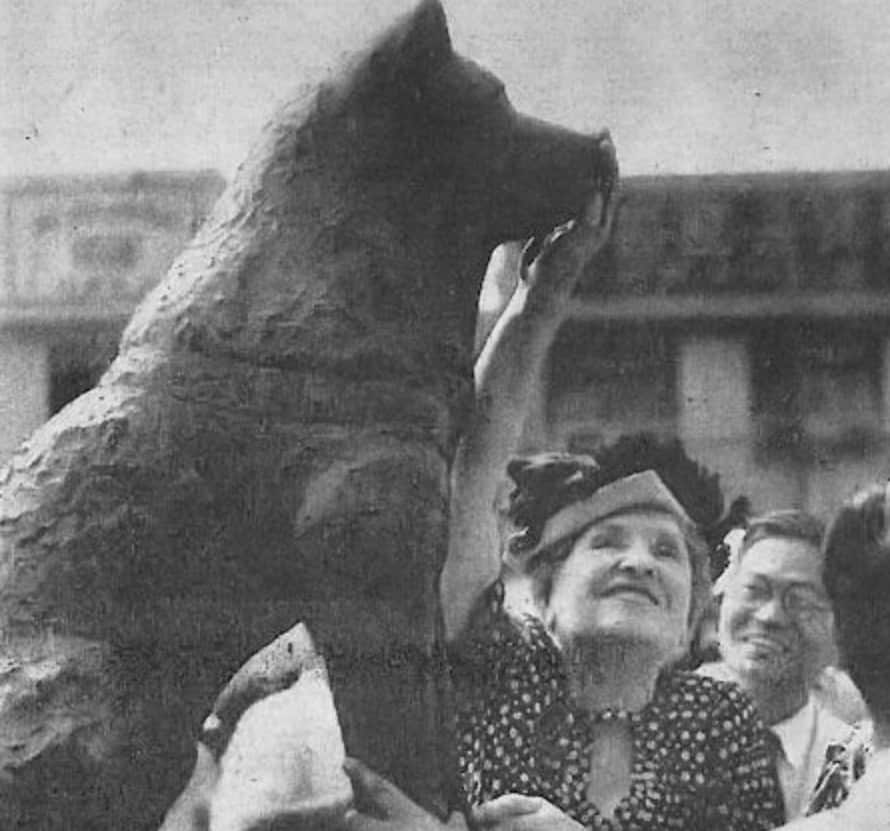 ヘレン ケラーは初めて秋田犬を贈られた外国人 ザキトワより前