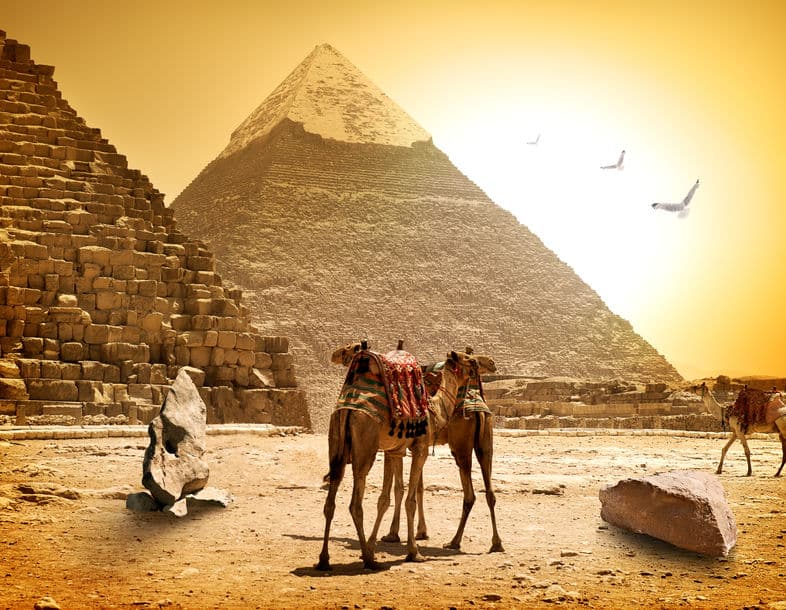 エジプトの三大ピラミッドの1つは爆破されたことがあるという雑学