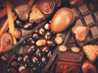 ダークチョコレートはシワ予防に役立つ可能性があるという雑学