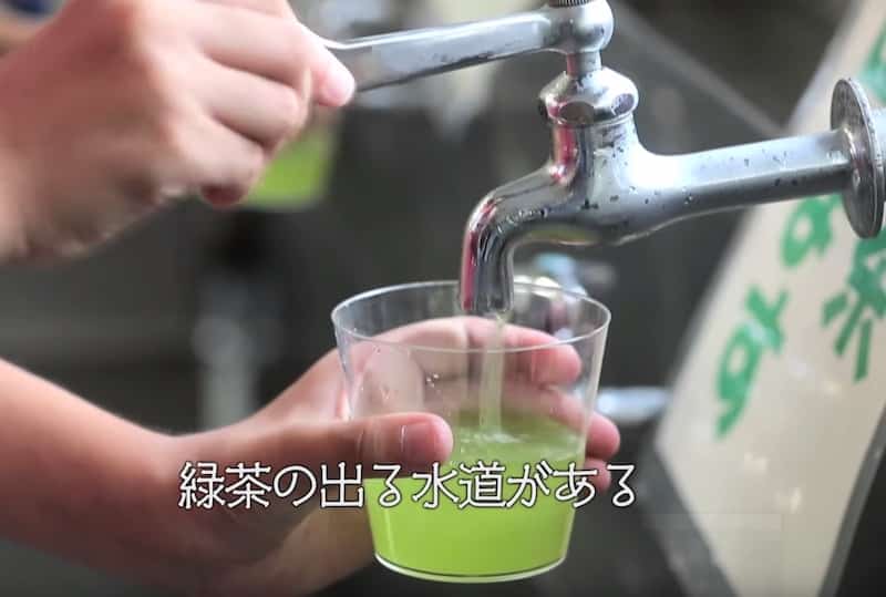 京都と静岡には水道からお茶が出る小学校があるという雑学