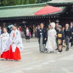 石川県の能登では、道に縄を張って花嫁の邪魔をするという雑学