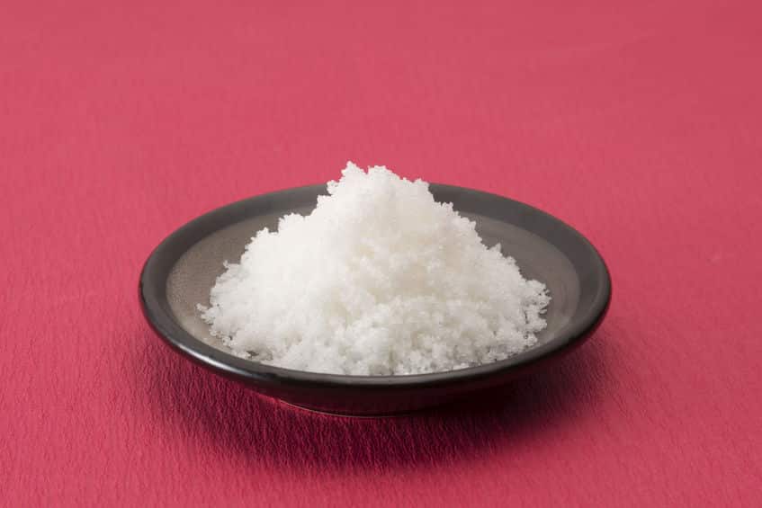 盛り塩は、お清めではなく客寄せのためのおまじないという雑学