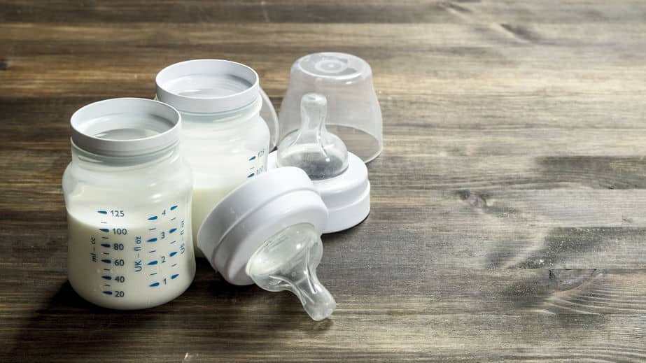 乳児用液体ミルクとは「すぐ飲めるように調合済みのミルク」のことという雑学