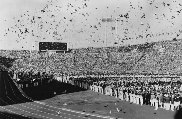 1964年東京オリンピックでは開会式で8千羽のハト！スゴいことになってます【動画】