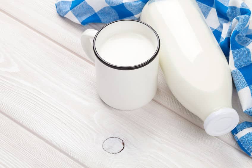 ハンコやボタンは「牛乳」からできているという雑学