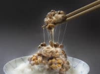 納豆のネバネバには味噌汁が効果的という雑学