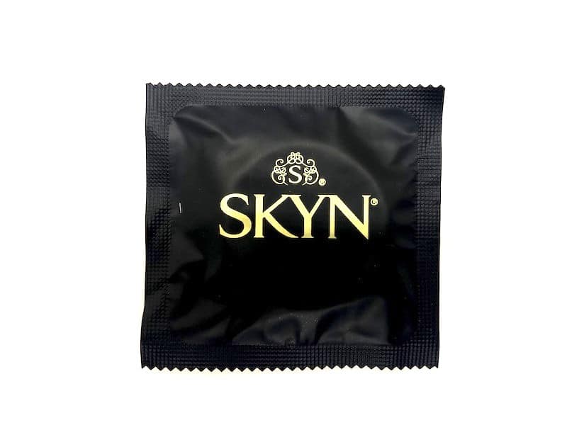 コンドーム「SKYN(スキン)」の袋（表）