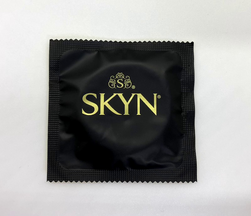 「SKYN(スキン)・Lサイズ」のコンドーム袋（表）