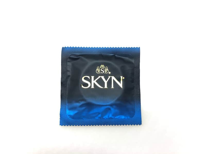 「SKYN(スキン) EXTRA LUB」のコンドーム袋（表）