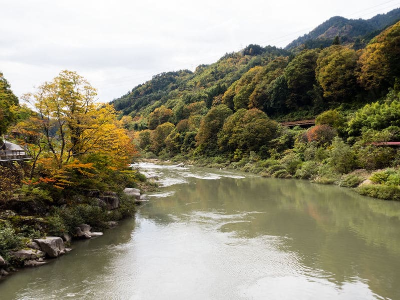 日本初の駅伝では川は渡し舟で渡ったという雑学